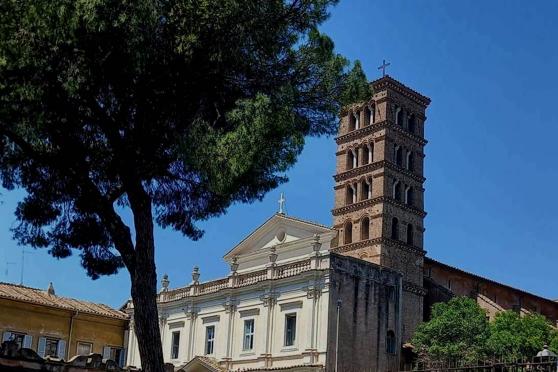 Aventino: fra il verde dei giardini e la sacralità delle Chiese
