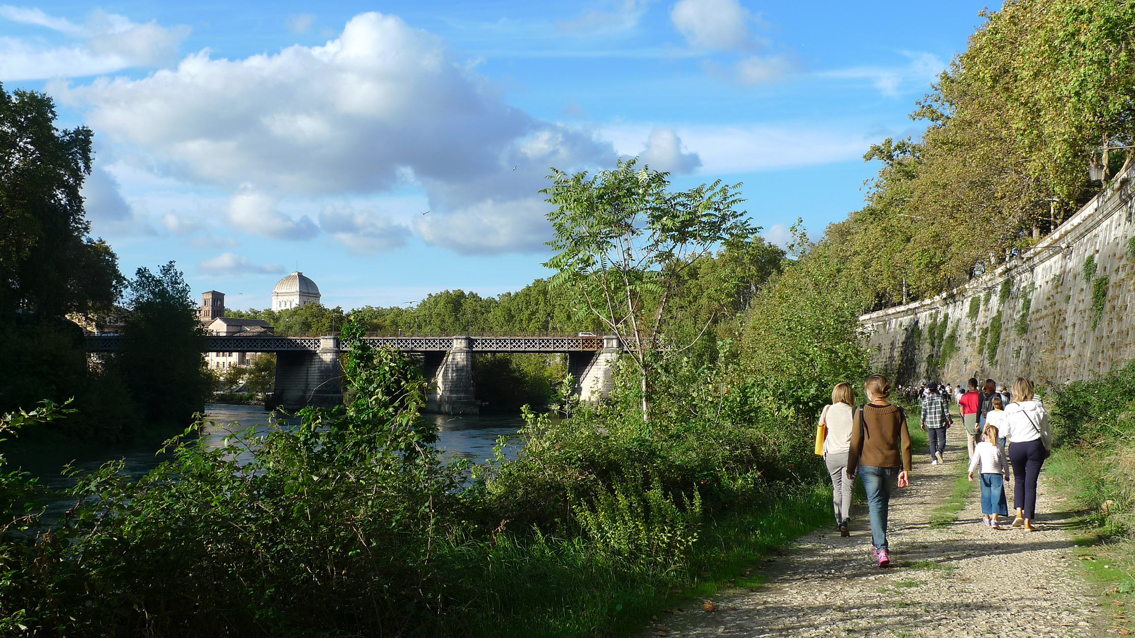 Il respiro del Tevere negli spazi lineari e osmotici tra l’Aventino e Piazza Tevere